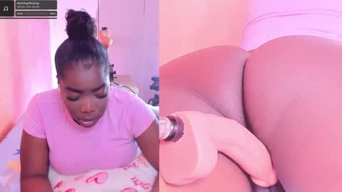 Snapshot of zoeethompson_cm chatting on 06/09/26, 11:22 online show from 06/09/26, 11:22