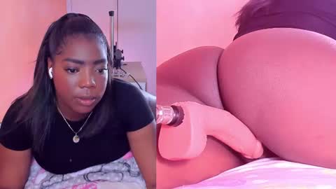 Snapshot of zoeethompson_cm chatting on 07/07/26, 10:52 online show from 07/07/26, 10:52