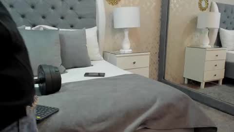 Snapshot of zoekrug chatting on 09/14/25, 12:04 Zoe Krug online show from 09/14/25, 12:04