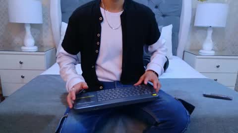 Zoe Krug online show from 10/25/25, 11:51