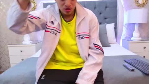 Zoe Krug online show from 11/18/25, 11:36