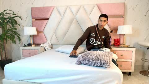 Snapshot of zoelucas chatting on 04/04/26, 11:51 zoelucas online show from 04/04/26, 11:51