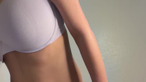 Snapshot of zoepriceee chatting on 03/10/26, 10:04 zoepriceee online show from 03/10/26, 10:04