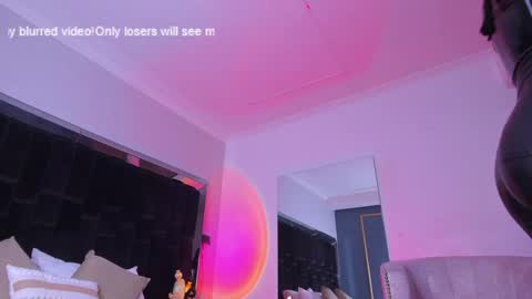 zoevidal_ online show from 02/06/25, 02:58