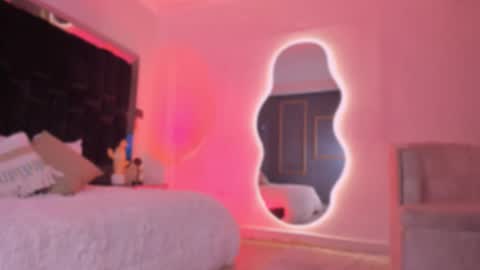 zoevidal_ online show from 10/01/25, 12:00