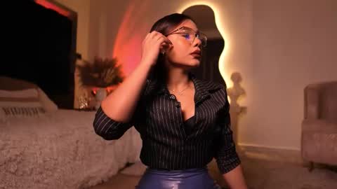 zoevidal_ online show from 11/20/25, 12:05