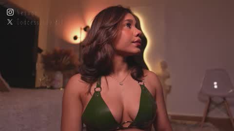 zoevidal_ online show from 03/15/26, 12:11