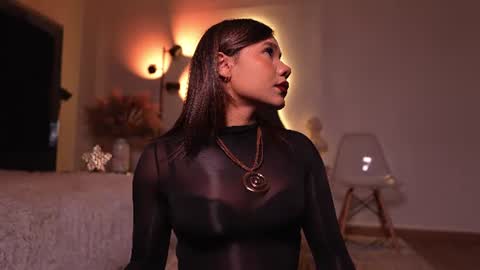 zoevidal_ online show from 06/17/26, 12:07