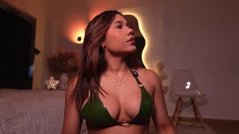 zoevidal_ online show from 06/18/26, 12:09