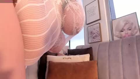 zoey thommpson online show from 10/17/25, 07:38