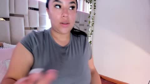 zoey thommpson online show from 10/26/25, 02:56