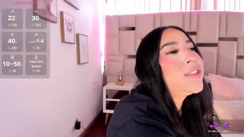 zoey thommpson online show from 10/28/25, 08:11