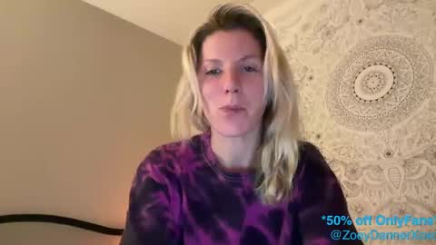 Snapshot of zoeydanner chatting on 01/28/25, 09:30 Zoeydanner online show from 01/28/25, 09:30
