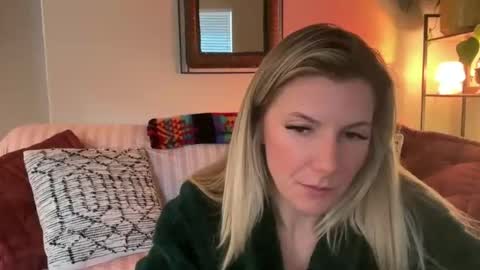 Snapshot of zoeydanner chatting on 01/08/26, 08:00 Zoeydanner online show from 01/08/26, 08:00