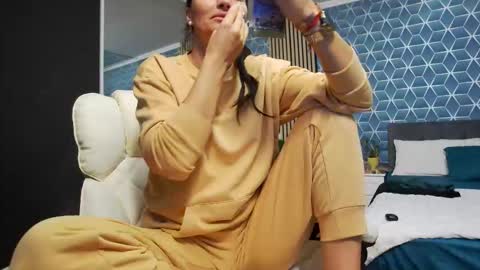 Zoey online show from 11/04/25, 05:12