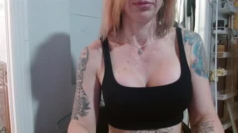 Snapshot of zoeyportland chatting on 03/29/26, 02:11 Zoey Portland online show from 03/29/26, 02:11