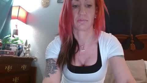 Snapshot of zoeyportland chatting on 03/30/26, 10:00 Zoey Portland online show from 03/30/26, 10:00