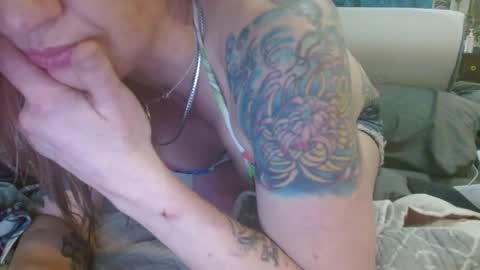 Snapshot of zoeyportland chatting on 04/13/26, 03:23 Zoey Portland online show from 04/13/26, 03:23