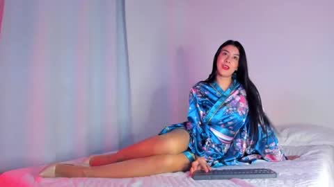 Snapshot of zohey_ chatting on 10/10/25, 06:56 Zohey  online show from 10/10/25, 06:56