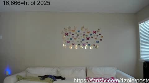 Snapshot of zoiebutterfly chatting on 10/07/25, 08:50 Zoie online show from 10/07/25, 08:50