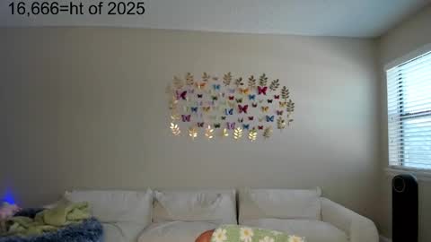 Snapshot of zoiebutterfly chatting on 10/16/25, 09:16 Zoie online show from 10/16/25, 09:16