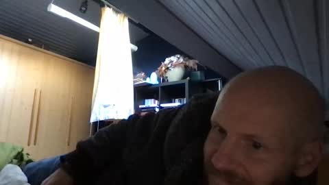 Snapshot of zolexthomas chatting on 11/12/25, 02:39 zolexthomas online show from 11/12/25, 02:39