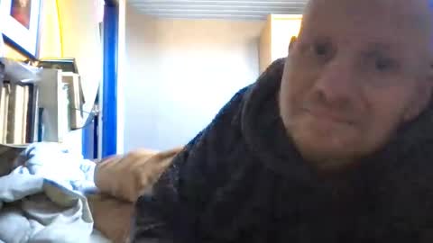 Snapshot of zolexthomas chatting on 03/18/26, 12:19 zolexthomas online show from 03/18/26, 12:19