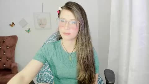 Snapshot of zooeybelair chatting on 05/17/26, 03:59 Alicie online show from 05/17/26, 03:59