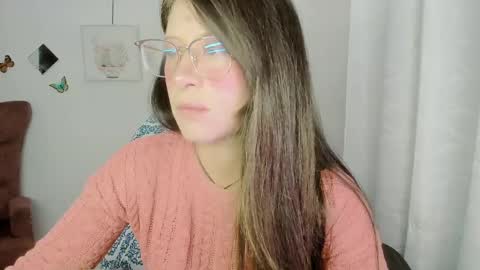 Snapshot of zooeybelair chatting on 05/25/26, 06:08 Alicie online show from 05/25/26, 06:08