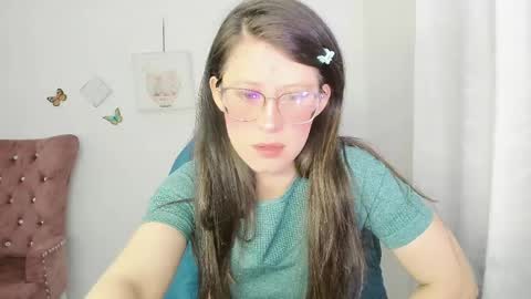 Snapshot of zooeybelair chatting on 06/03/26, 04:48 Alicie online show from 06/03/26, 04:48