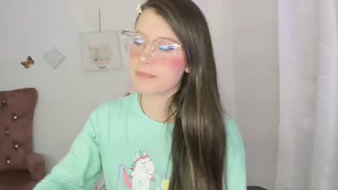 Snapshot of zooeybelair chatting on 06/14/26, 05:20 Alicie online show from 06/14/26, 05:20
