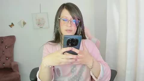 Snapshot of zooeybelair chatting on 06/15/26, 04:42 Alicie online show from 06/15/26, 04:42
