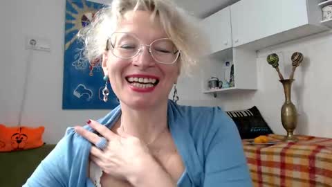 Snapshot of zosya1111 chatting on 12/15/24, 12:49 Zosya1111 online show from 12/15/24, 12:49