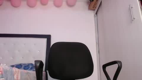 Snapshot of zousxxx chatting on 02/25/25, 02:58 zousxxx online show from 02/25/25, 02:58