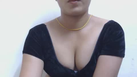 Zoya online show from 03/25/26, 04:57