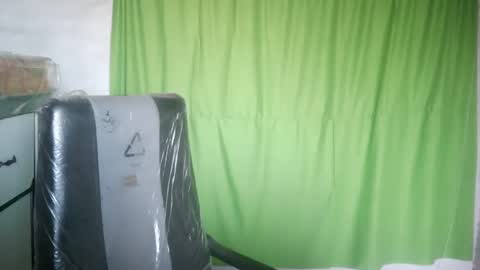 zoyakhan803 online show from 02/12/25, 12:12