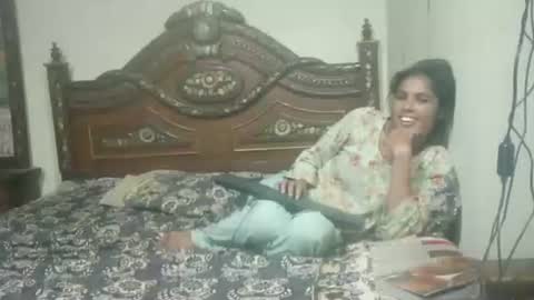 zoyakhan803 online show from 09/10/25, 11:49