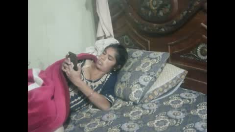 zoyakhan803 online show from 11/01/25, 09:28