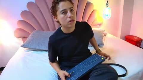 Zukulan online show from 11/09/25, 04:55