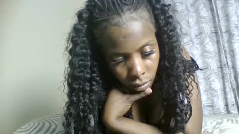 Snapshot of zurivelvetstudio chatting on 01/15/26, 10:57 zurivelvetstudio online show from 01/15/26, 10:57