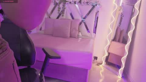Snapshot of zury_tay chatting on 04/16/26, 11:33 ZURY online show from 04/16/26, 11:33