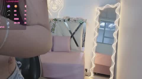 Snapshot of zury_tay chatting on 04/21/26, 11:38 ZURY online show from 04/21/26, 11:38