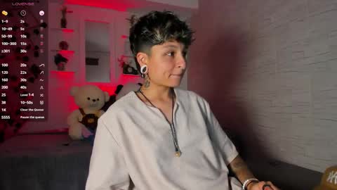 Snapshot of zuryramirez_ chatting on 09/18/25, 12:01 Zury Ramirez online show from 09/18/25, 12:01