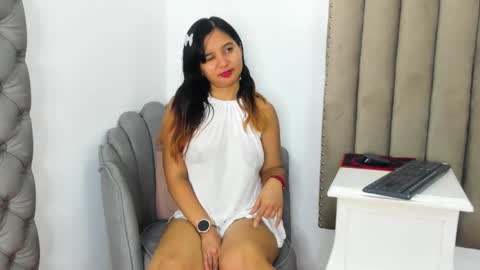 Im Zusan My schedule is from 1030pm to 430 am colombian time online show from 01/10/26, 03:41