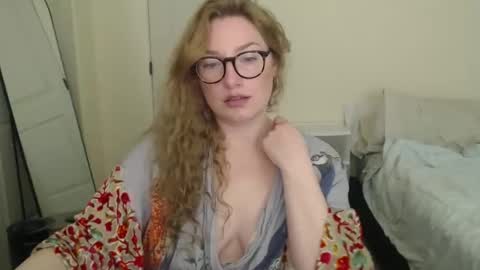 Snapshot of zuzuclaire chatting on 03/21/26, 07:39 Carly online show from 03/21/26, 07:39