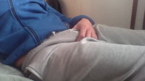 Snapshot of zyggy87 chatting on 12/01/25, 12:43 zyggy87 online show from 12/01/25, 12:43