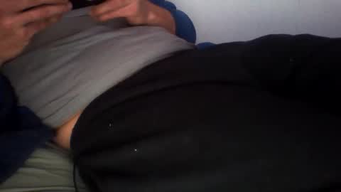 Snapshot of zyggy87 chatting on 12/17/25, 12:00 zyggy87 online show from 12/17/25, 12:00