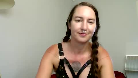 Zyra Cloud online show from 10/06/25, 12:41