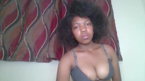 Snapshot of zyraelle_01 chatting on 04/23/26, 01:35 zyraelle_01 online show from 04/23/26, 01:35