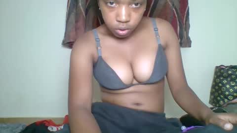 Snapshot of zyraelle_01 chatting on 04/25/26, 05:21 zyraelle_01 online show from 04/25/26, 05:21